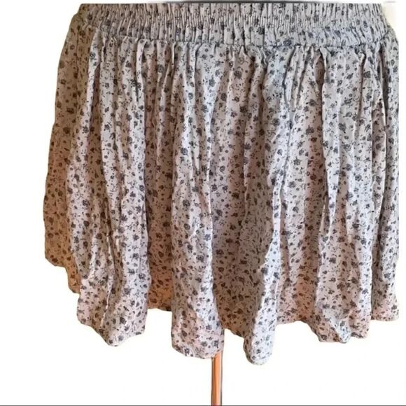 Brandy Melville Dresses & Skirts - 🌸 Brandy Melville Women One Size Floral‎ Skirt 🌸